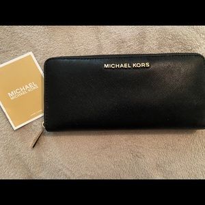 Michael Kors ZIP around wallet